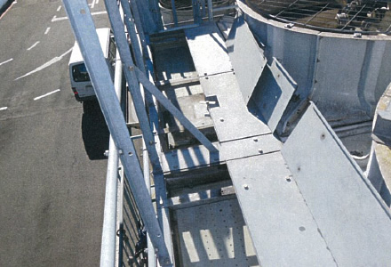 作業中　上部水槽開放